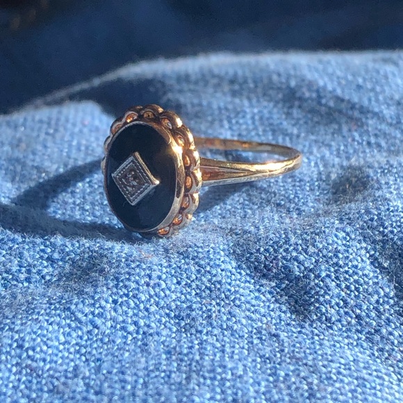 Vintage 10k Black and Gold Ring - Picture 2 of 9